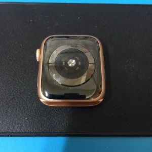 Apple Watch Series10 バッテリー交換 — 修理の様子