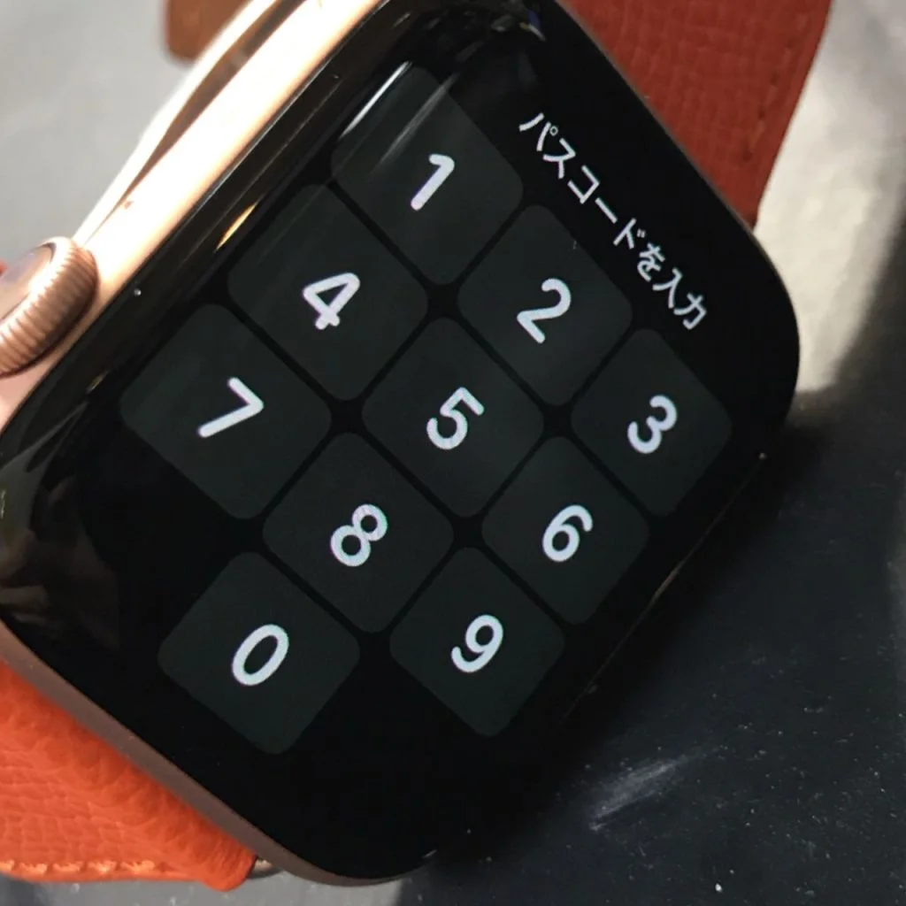 Apple Watch Series 7 GPS & Cellular 45mm バッテリー交換 — 修理の様子