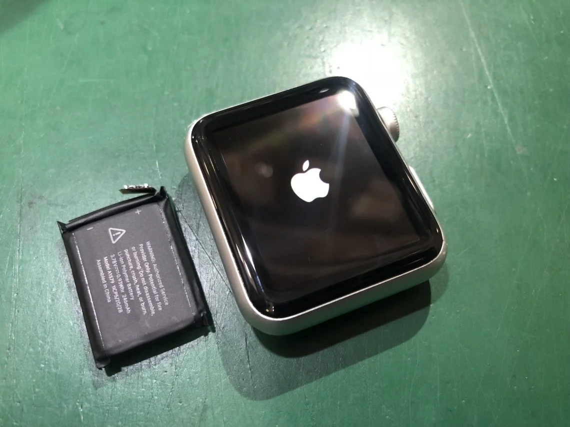 Apple Watch Series 7 GPS & Cellular 45mm 起動不良修理 — 修理の様子