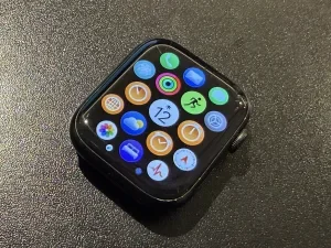 Apple Watch Series 3 Cellular 42mm 液晶修理 — 修理の様子