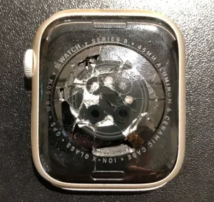 Apple Watch Series 7 GPS & Cellular 45mm 液晶修理 — 修理の様子