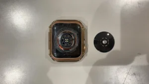 Apple Watch Series 2 GPS & Cellular 38mm 画面割れ修理 — 修理の様子