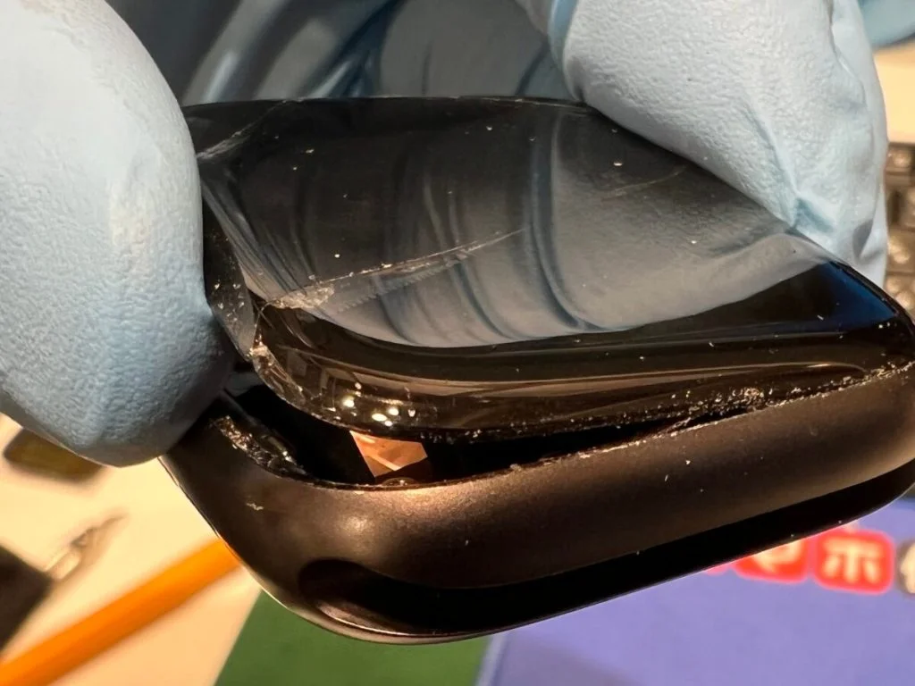 Apple Watch Series 6 GPS & Cellular 44mm 液晶修理 — 修理の様子