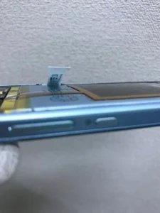 AQUOS sense バッテリー交換 — 修理の様子