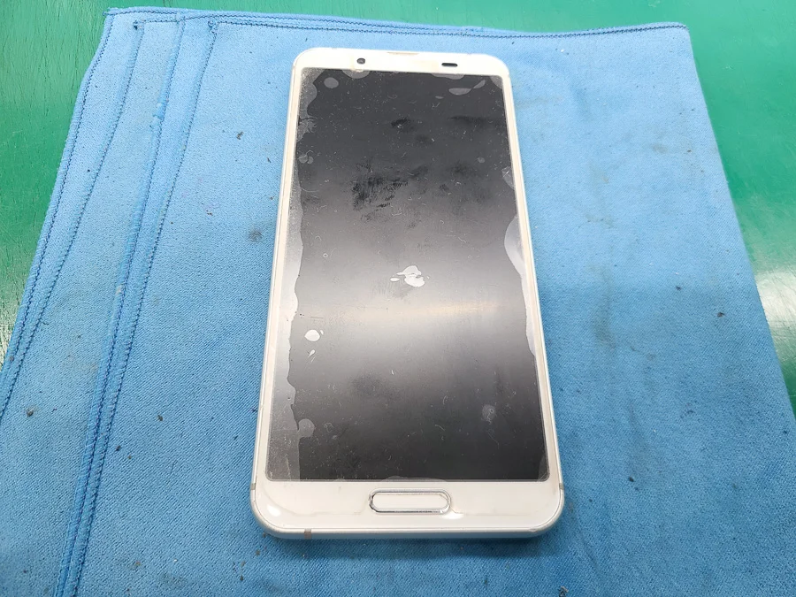 AQUOS zero5G basic DX バッテリー交換 — 修理の様子