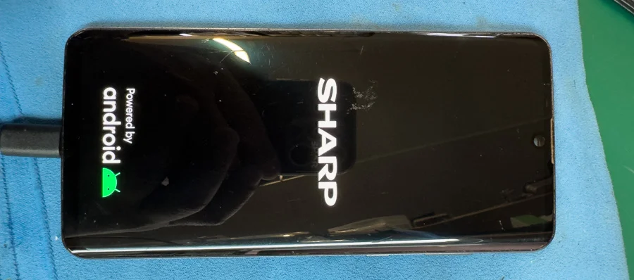 AQUOS sense7 plus データ復旧 — 修理の様子