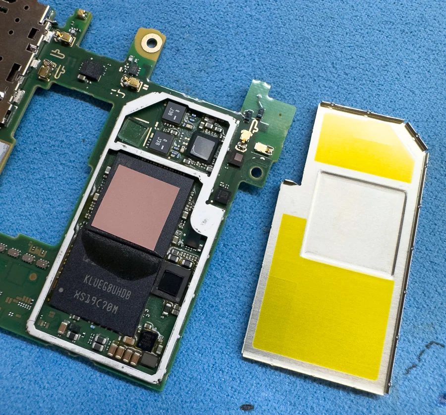 AQUOS sense2 通信修理 — 修理の様子