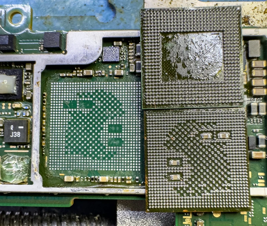 AQUOS sense3 plus WiFi修理 — 修理の様子