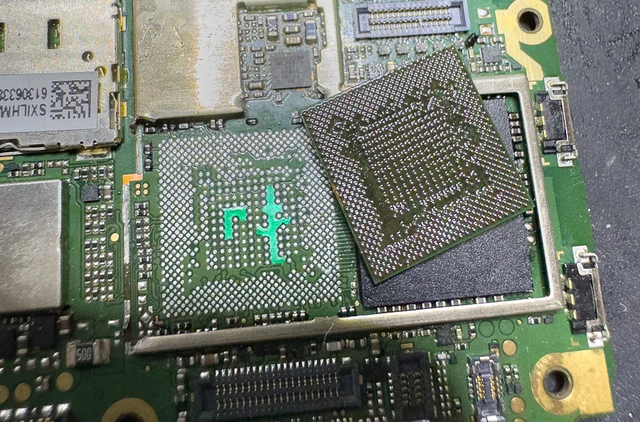 AQUOS zero5G basic データ復旧 — 修理の様子