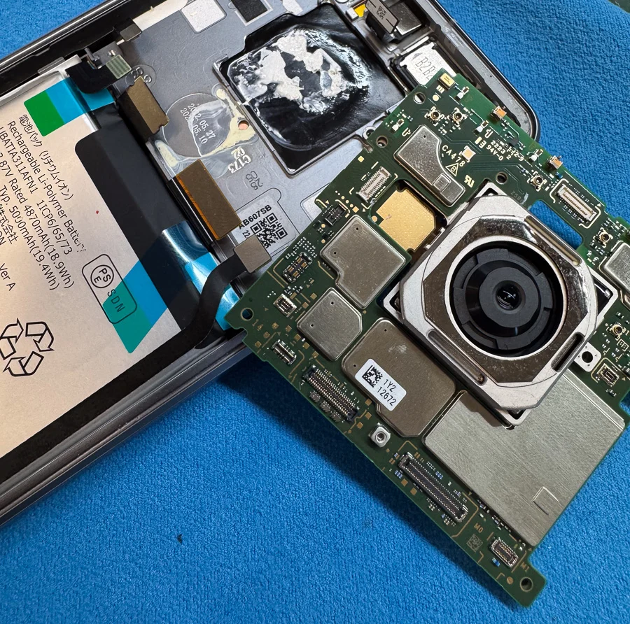 AQUOS sense5G システム修復 — 修理の様子