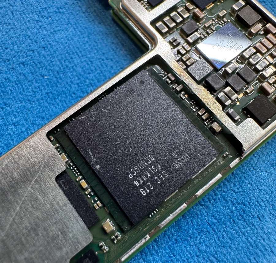 AQUOS Xx3 mini WiFi修理 — 修理の様子