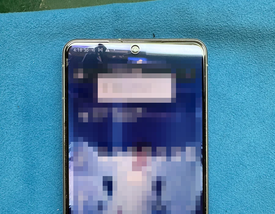 AQUOS Xx3 起動不良修理 — 修理の様子