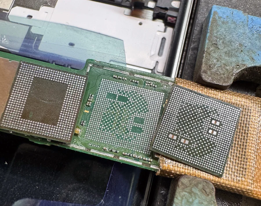 AQUOS wish2 システム修復 — 修理の様子