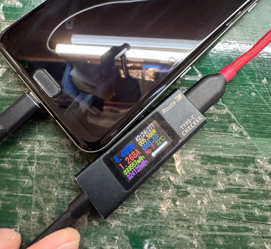 AQUOS sense lite 起動不良修理 — 修理の様子