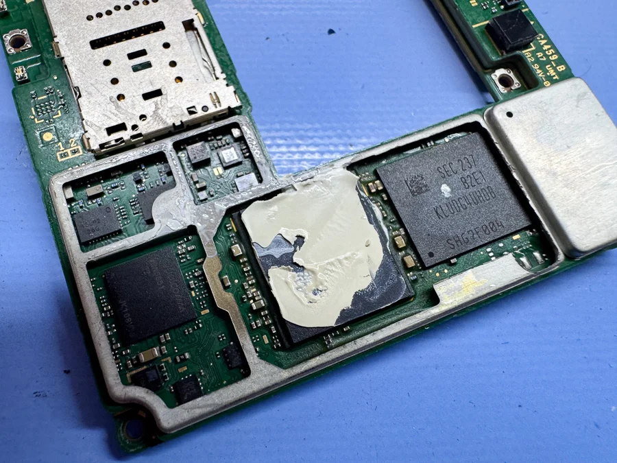 AQUOS sense3 lite データ復旧 — 修理の様子