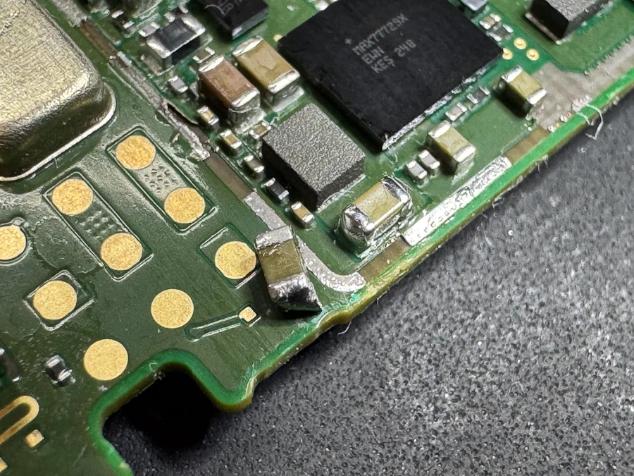 AQUOS sense3 plus データ復旧 — 修理の様子