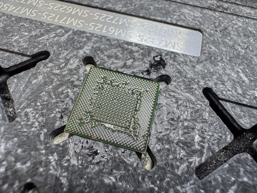 AQUOS SERIE mini SHV38 データ復旧 — 修理の様子