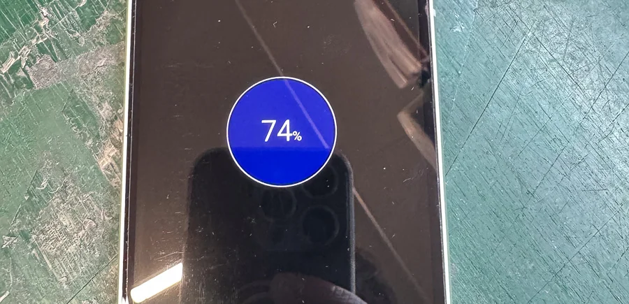 AQUOS R3 システム修復 — 修理の様子