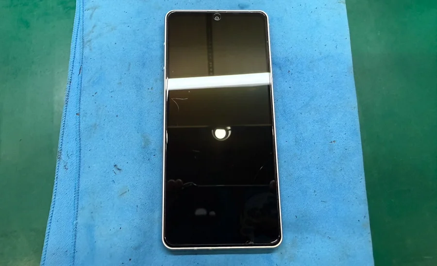 AQUOS sense3 basic データ復旧 — 修理の様子