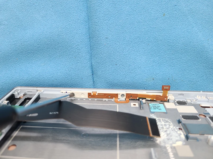 AQUOS zero5G basic WiFi修理 — 修理の様子