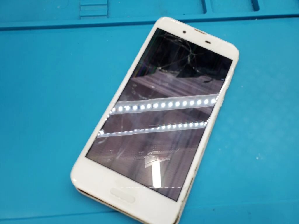 AQUOS ZETA SH-04H 液晶修理 — 修理の様子