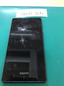 AQUOS zero5G basic DX 画面割れ修理 — 修理の様子