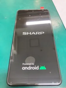 AQUOS zero5G basic 液晶修理 — 修理の様子