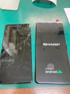AQUOS sense3 plus 画面割れ修理 — 修理の様子