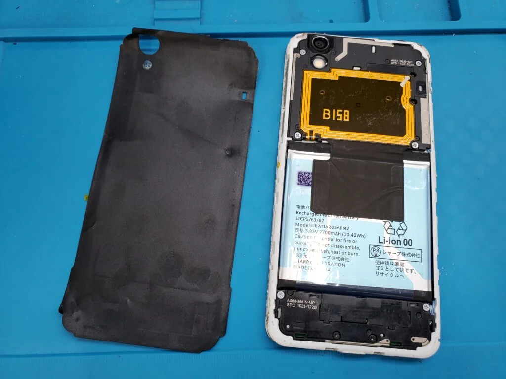 AQUOS sense3 lite 液晶修理 — 修理の様子