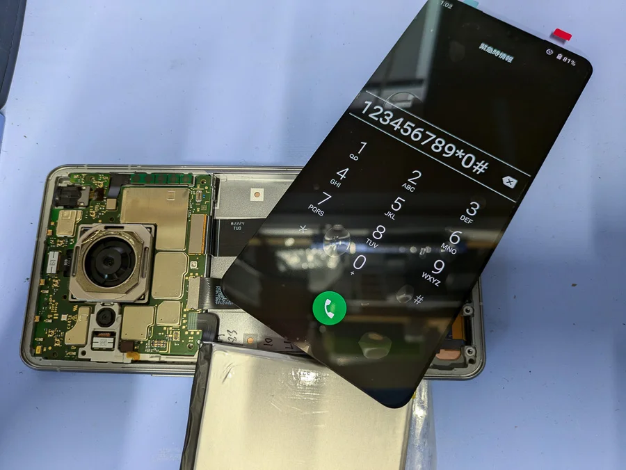 AQUOS PHONE ZETA SH-01F 液晶修理 — 修理の様子