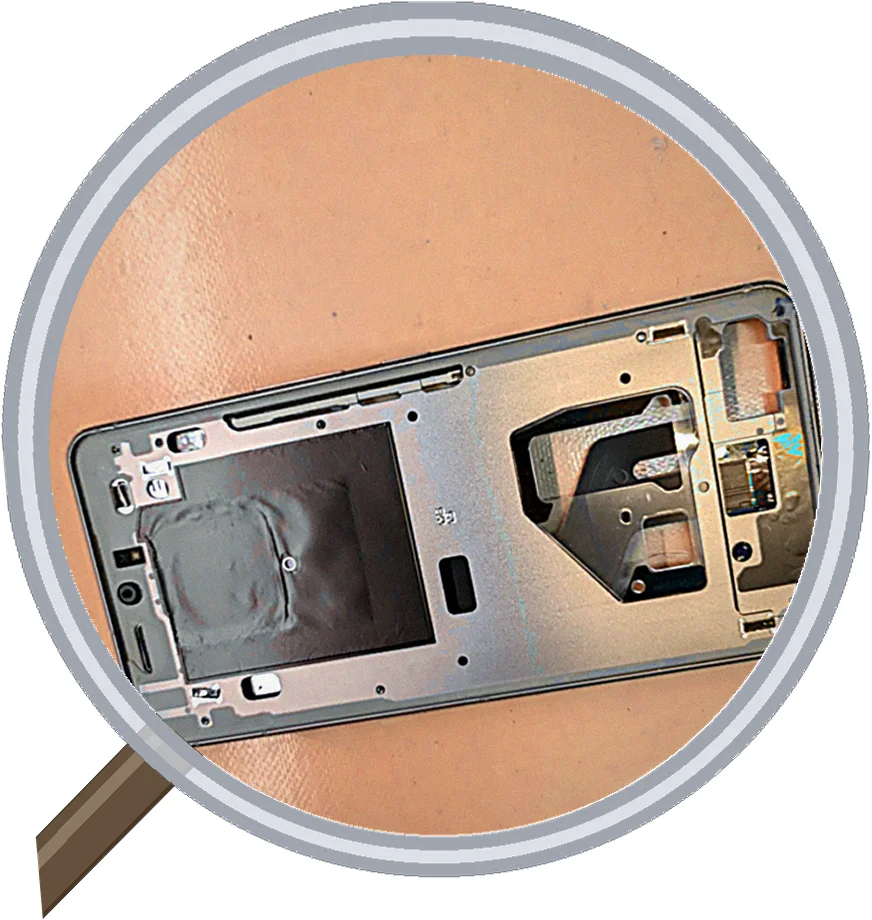 iPhone13 画面が緑色に！当日対応の事例多数 (機種・在庫により)は大阪・松屋町スマエキへ
