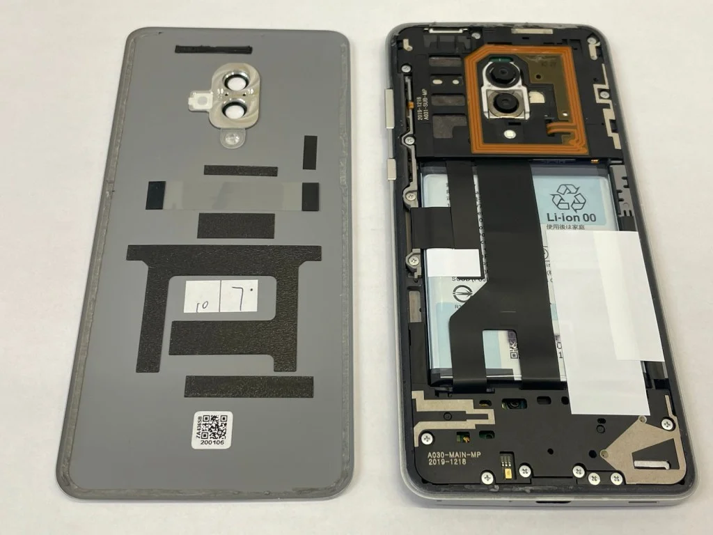 AQUOS SERIE SHV34 液晶修理 — 修理の様子