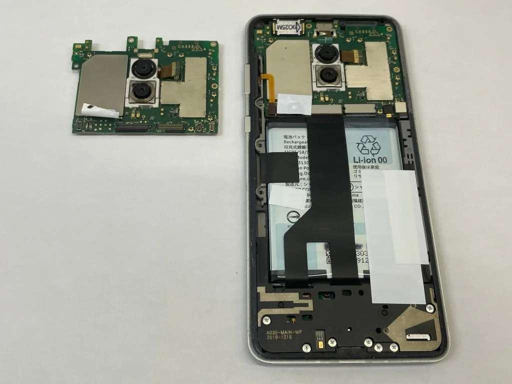 AQUOS sense4 lite 液晶修理 — 修理の様子