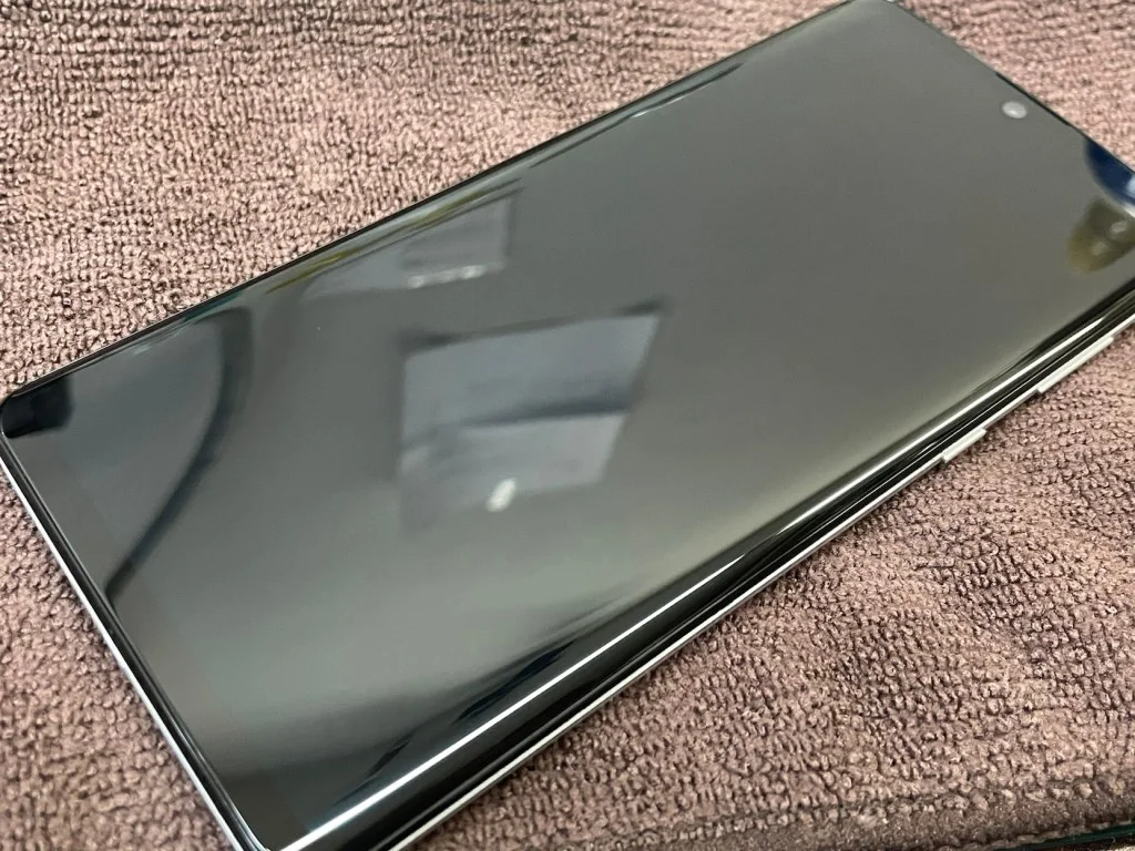 AQUOS sense7 液晶修理 — 修理の様子