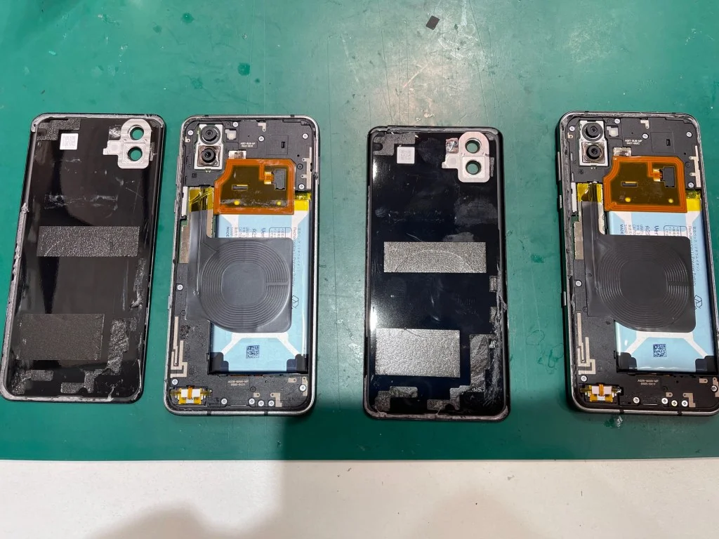 AQUOS zero 画面割れ修理 — 修理の様子