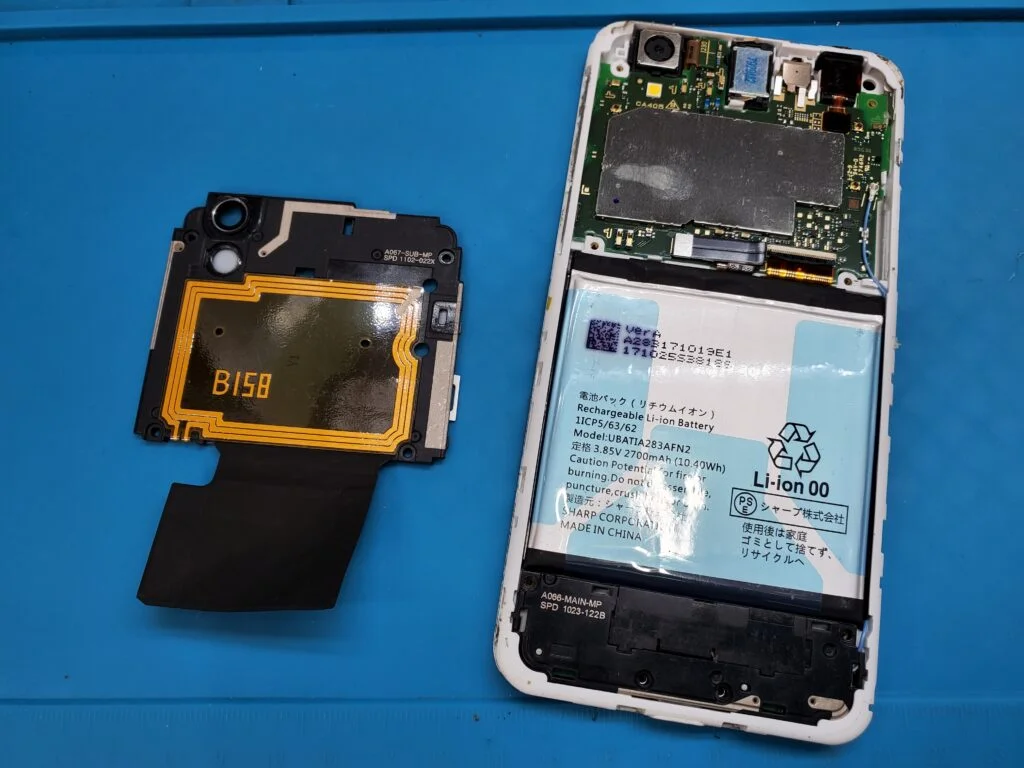 AQUOS ZETA SH-04H 画面割れ修理 — 修理の様子