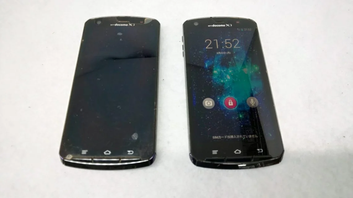 arrows J 液晶修理 — 修理の様子