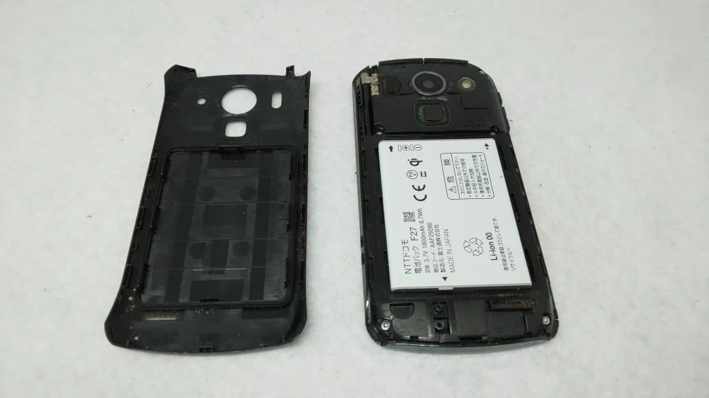 arrows NX9 バッテリー交換 — 修理の様子