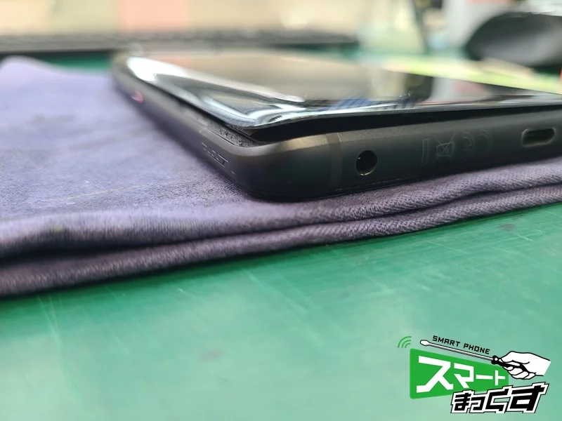 ROG Phone 5 Pro ZS673KS バッテリー交換 — 修理の様子