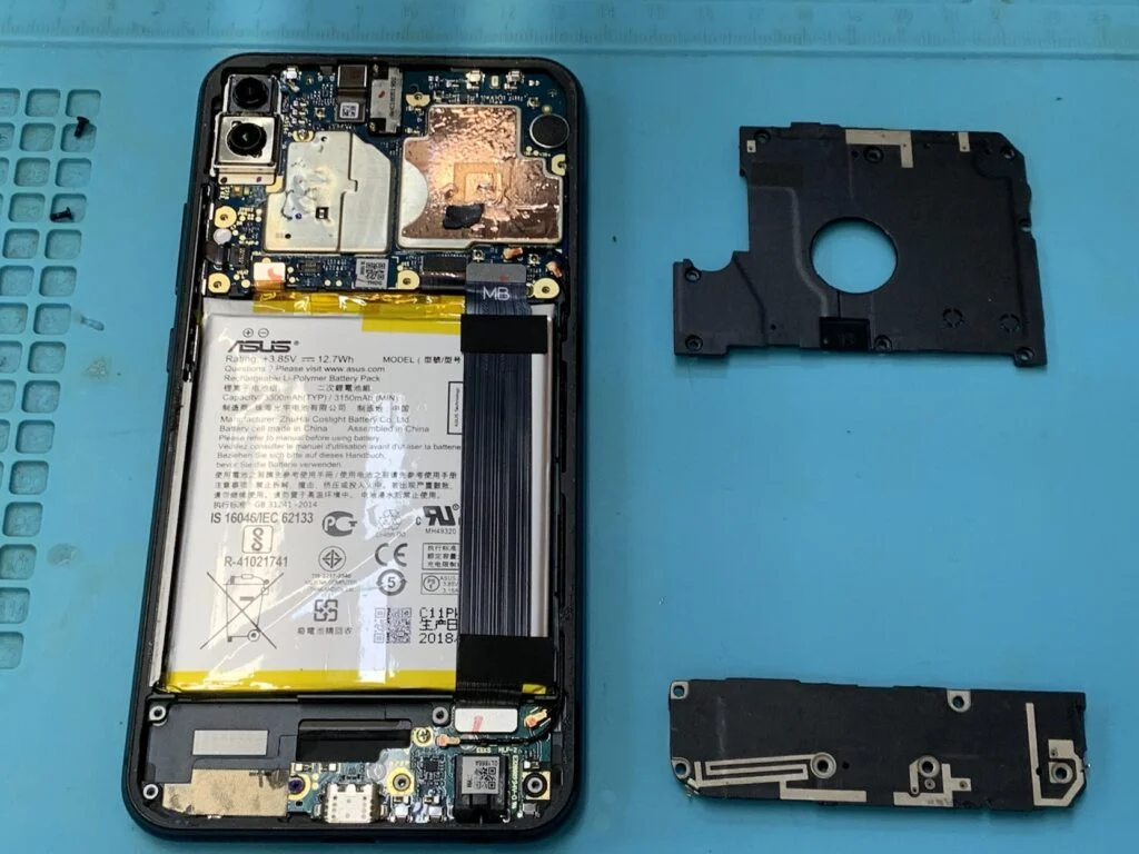 ZenFone Max Pro (M2) ZB631KL バッテリー交換 — 修理の様子