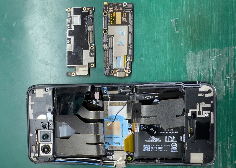 ROG Phone II ZS660KL WiFi修理 — 修理の様子