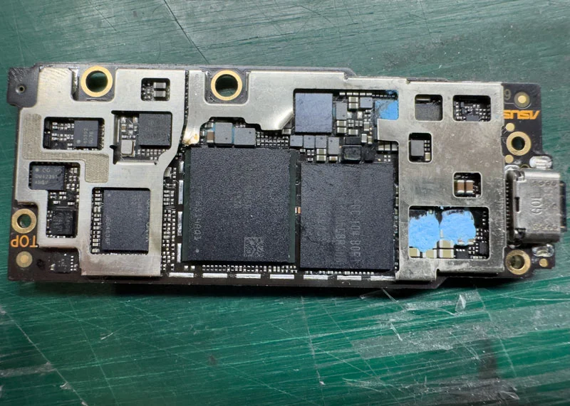 ZenFone 4 Selfie Pro ZD552KL 起動不良修理 — 修理の様子