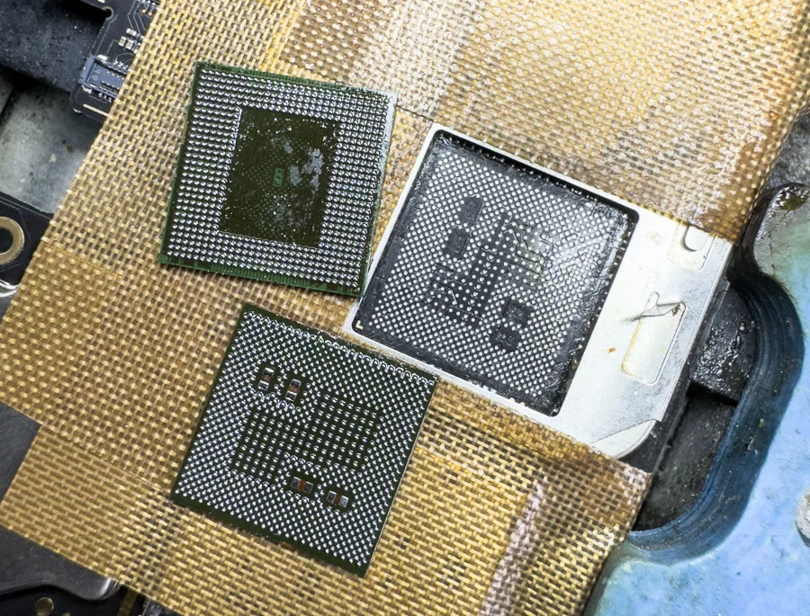 ZenFone 4 Max ZC554KL システム修復 — 修理の様子