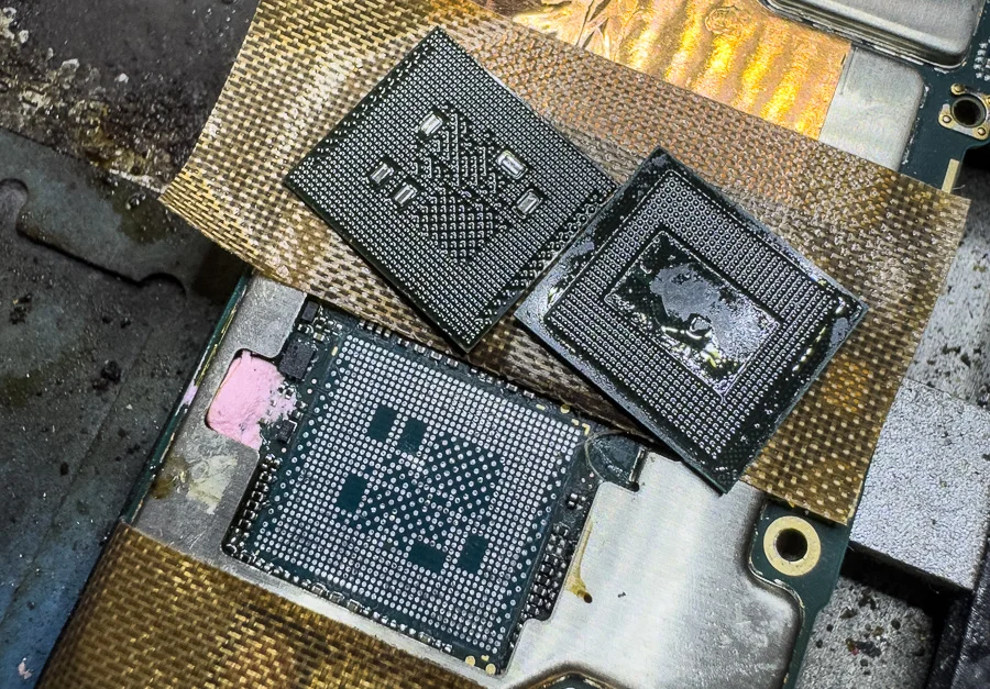 ZenFone Max Pro (M2) ZB631KL WiFi修理 — 修理の様子