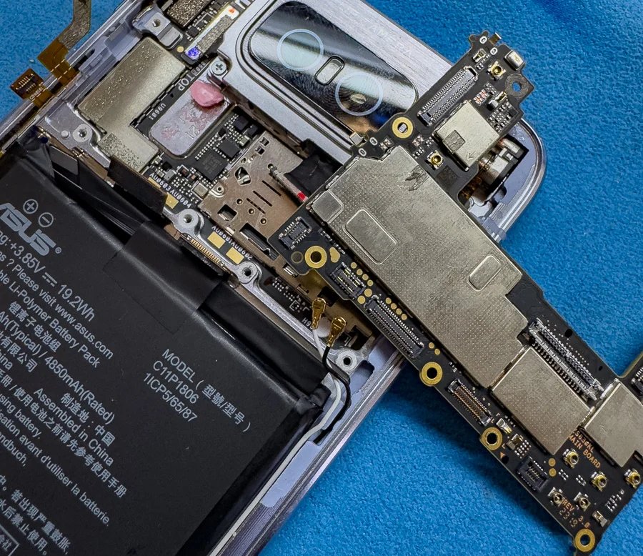 ZenFone 4 Max ZC554KL 起動不良修理 — 修理の様子