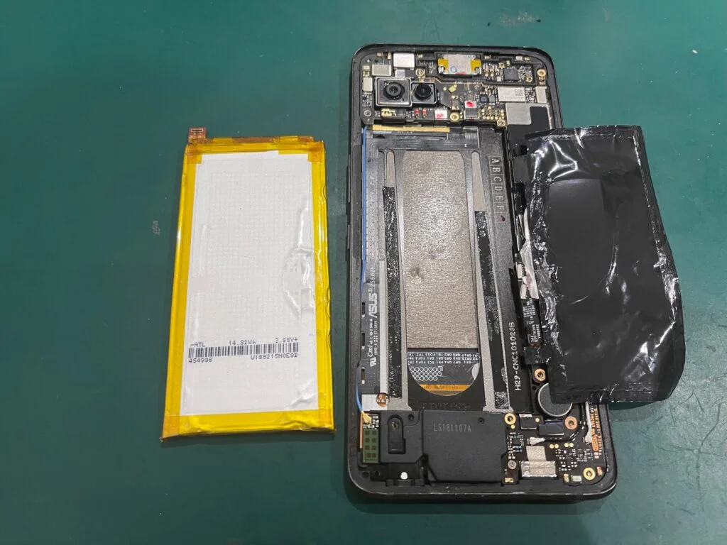 ROG Phone 7 データ復旧 — 修理の様子