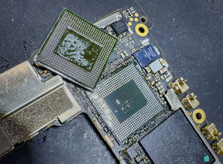 ZenFone Max (M1) ZB555KL 通信修理 — 修理の様子