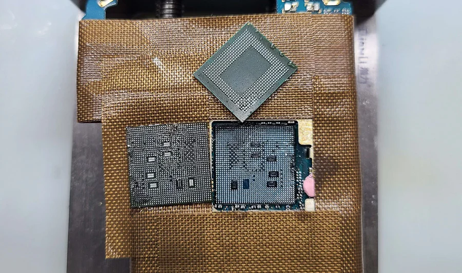 ZenFone 2 ZE551ML 起動不良修理 — 修理の様子