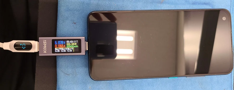 ZenFone 3 Max ZC553KL 基板修理 — 修理の様子