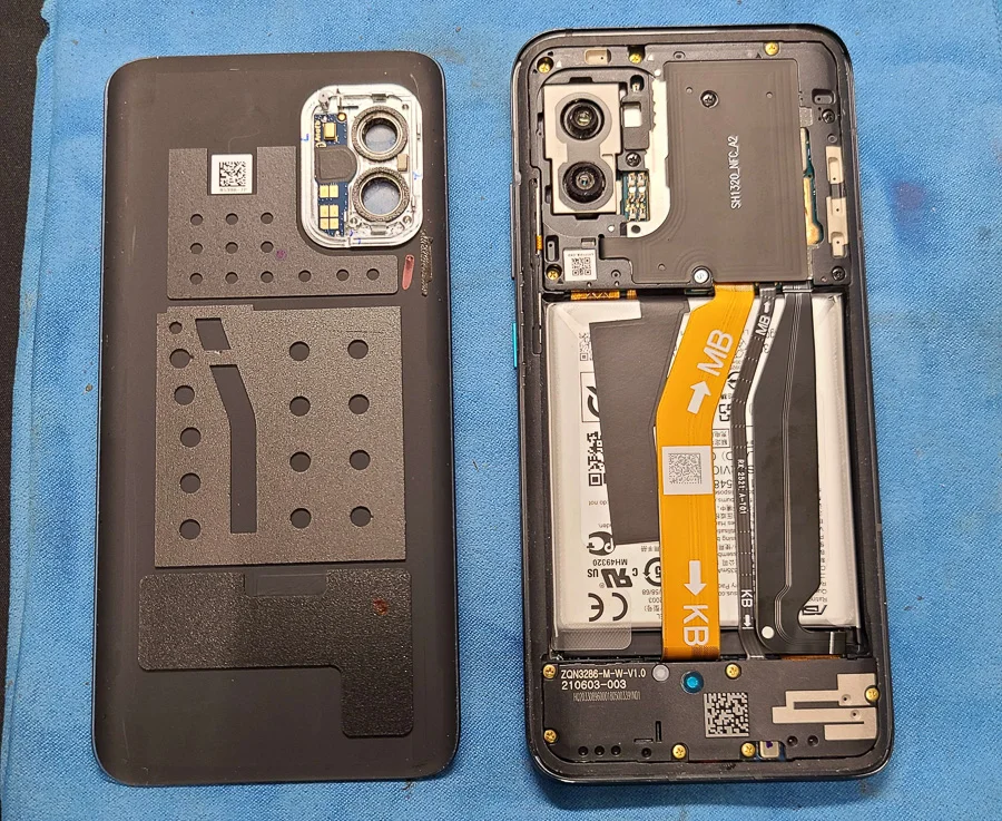 ROG Phone 5 Pro ZS673KS 起動不良修理 — 修理の様子